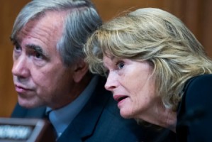 美国司法部：新发现超百万份潜在爱泼斯坦相关文件