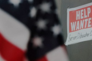 11月非农就业人数增加6.4万，10月则减少10.5万